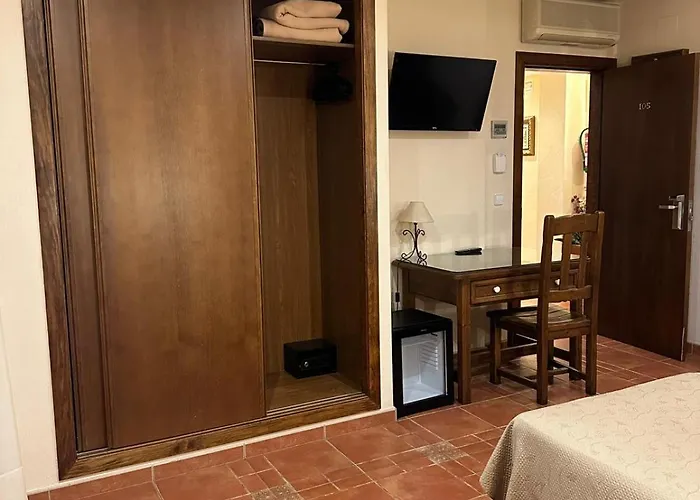 Doña Isabel Hotel *